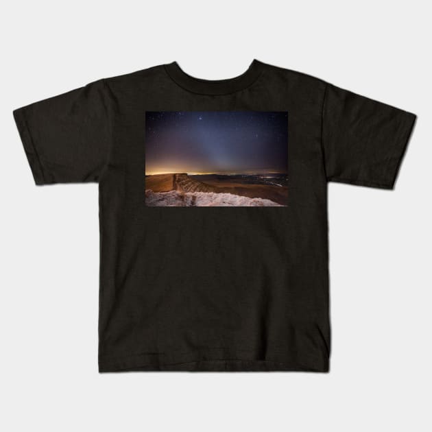 Zodiacal Light over Corn Du in the Brecon Beacons National Park Kids T-Shirt by dasantillo